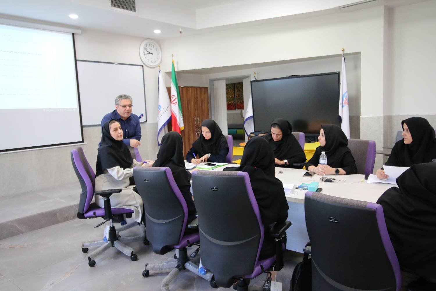 کارگاه مرور اجرای شیوه نامه مدیریت برنامه درسی دانشگاه علوم پزشکی ایران برگزار شد. 